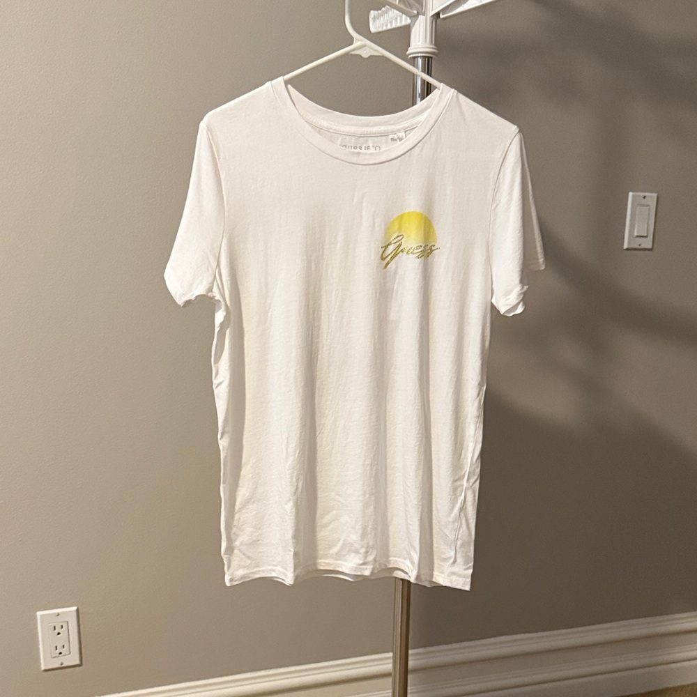 Guess White T-Shirt with Yellow Graphic